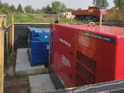 Agregat prądotwórczy ze zbiornikiem na paliwo